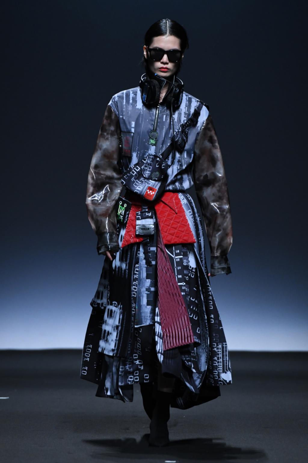 Yohji Yamamoto 2019 秋冬男装秀场，折中后的军国主义 – NOWRE现客