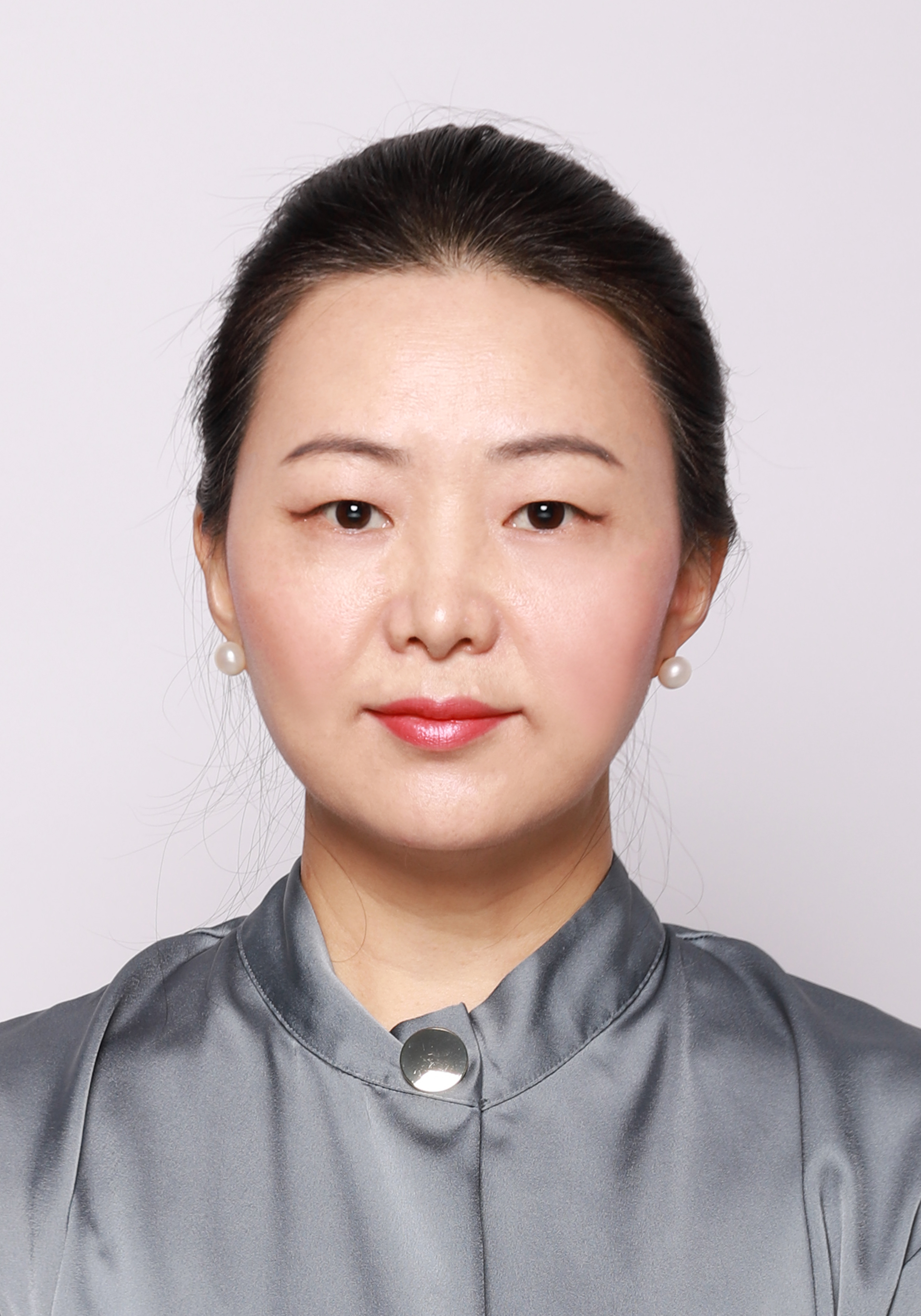 理事  康娜