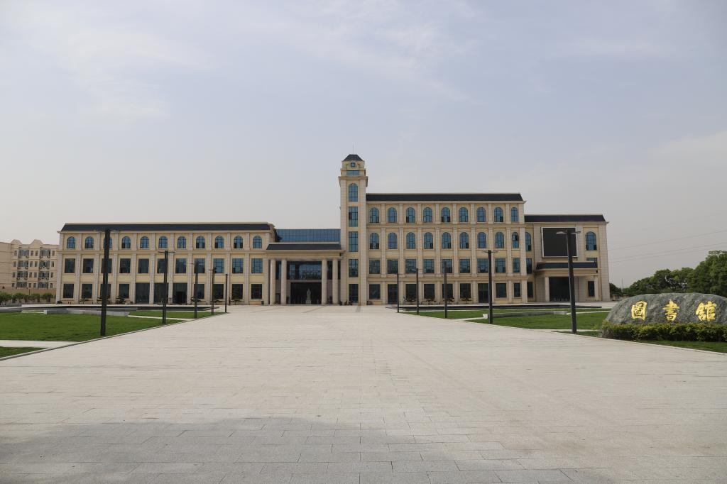 校园风光-欢迎访问江西服装学院官方网站 - 江西服装学院是国家教育部