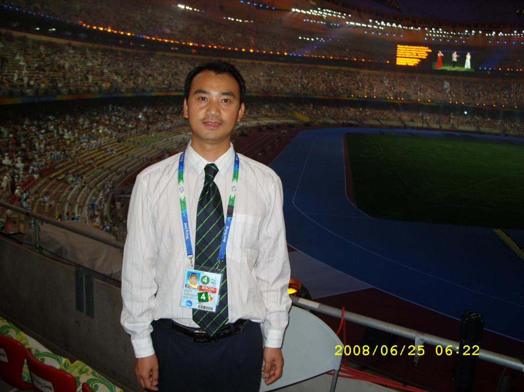 在鸟巢“执勤”