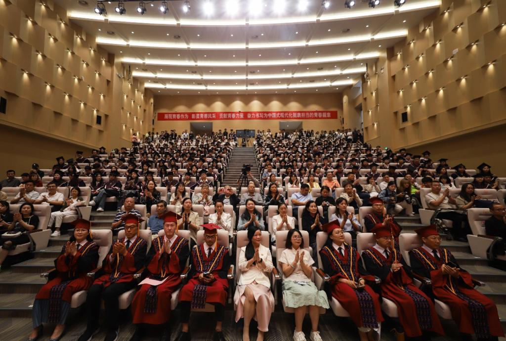 67江西服装学院举行2024届毕业生毕业典礼暨学位授予仪式